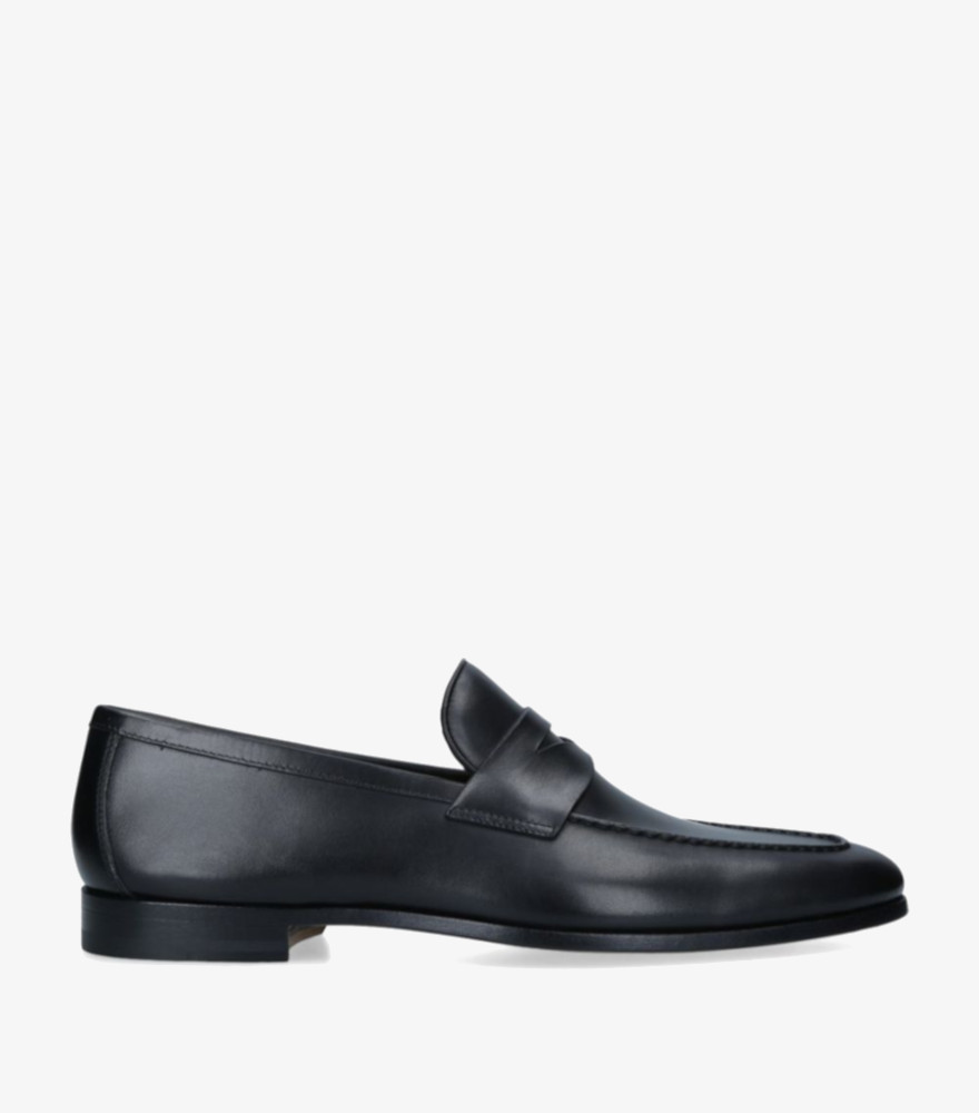 Magnanni orders loafers